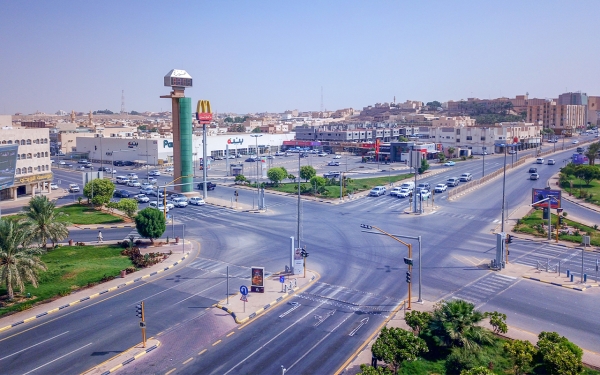 أحد الشوارع الرئيسة في محافظة عنيزة بمنطقة القصيم. (واس)