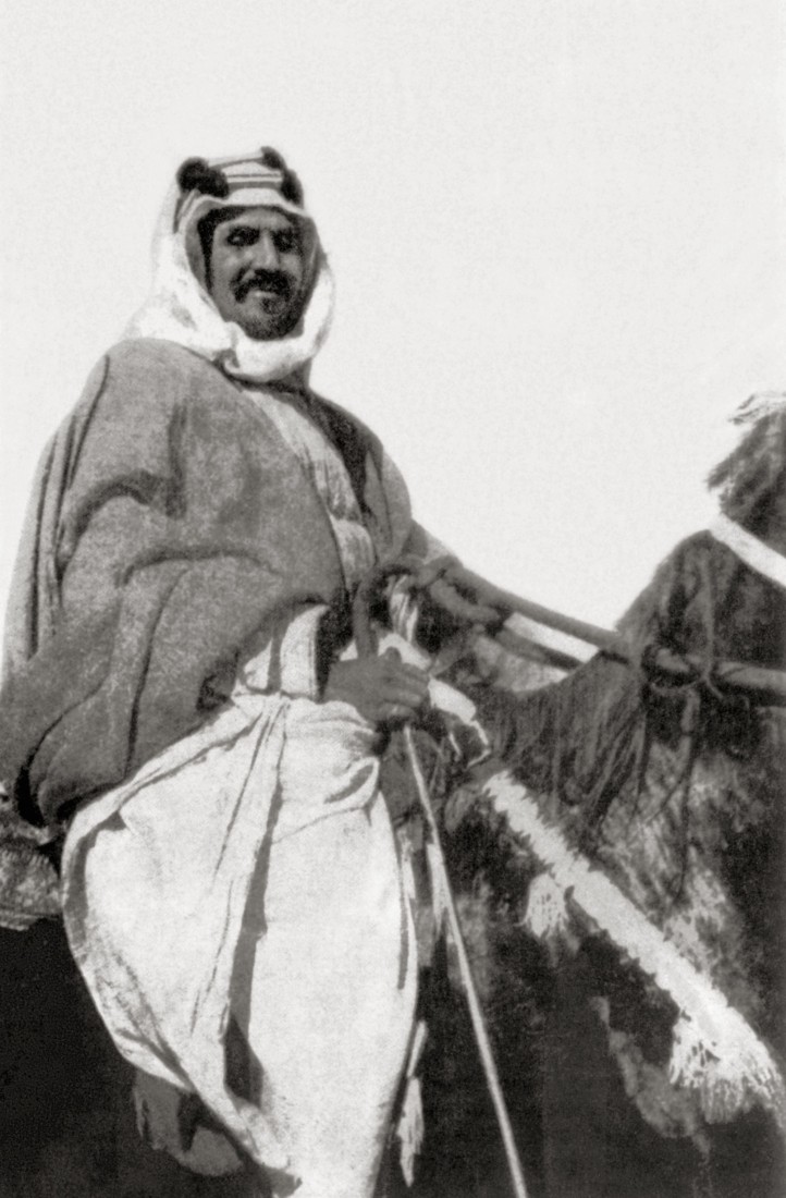 الملك عبدالعزيز على ظهر حصانه عام 1923م. (دارة الملك عبدالعزيز)