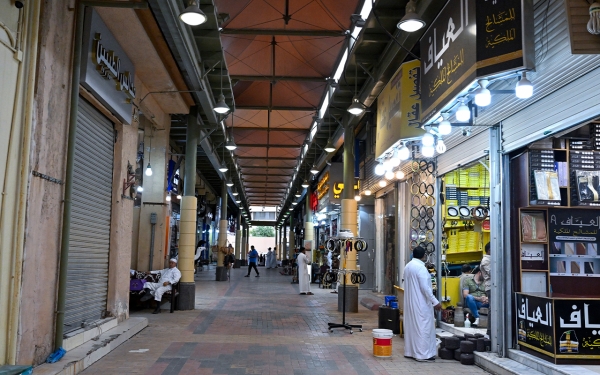 أحد ممرات سوق الزل، من أقدم أسواق مدينة الرياض. (واس)
 