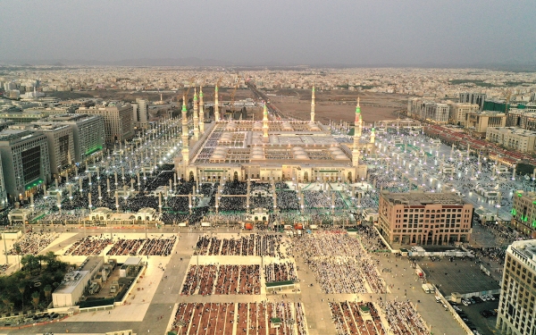 تصوير علوي يظهر ساحات المسجد النبوي. (واس)