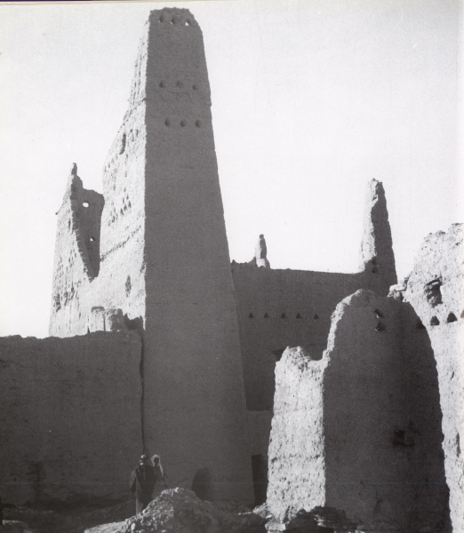 أحد قصور سلوى بحي طريف في الدرعية. جورج رانديل. 1356-1937م. (دارة الملك عبدالعزيز)