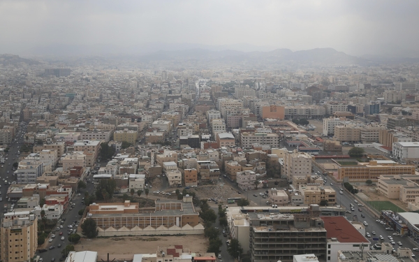 صورة من الأعلى لمدينة الطائف. (دارة الملك عبدالعزيز)