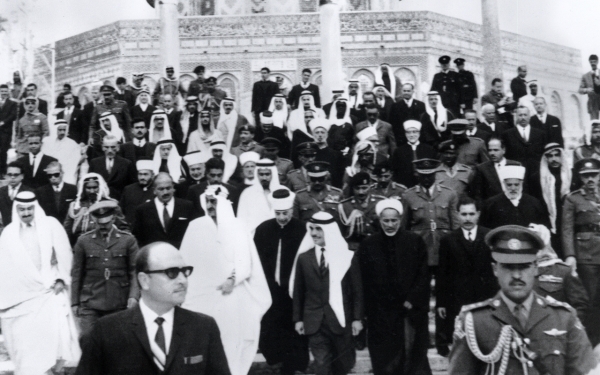 إحدى زيارات الملك فيصل بن عبدالعزيز لمسجد قبة الصخرة في فلسطين. (دارة الملك عبدالعزيز)