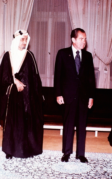 الملك فيصل بن عبدالعزيز والرئيس الأمريكي نيكسون عام 1973م. (دارة الملك عبدالعزيز)