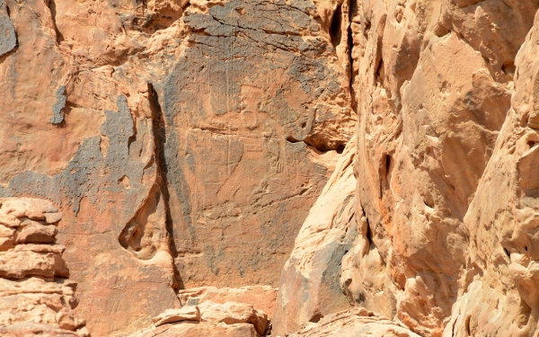 النقوش الصخرية في جبة،أحد أقدم مواقع النقوش الصخرية في السعودية. (واس)
 