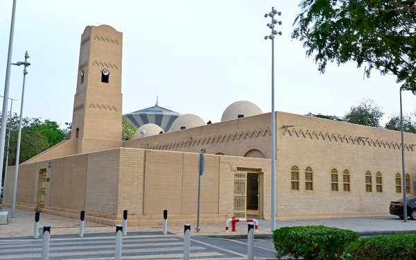 مسجد المدي أول منشأة تُبنى بأسلوب الطين المضغوط في حي المربع في مدينة الرياض. (واس)