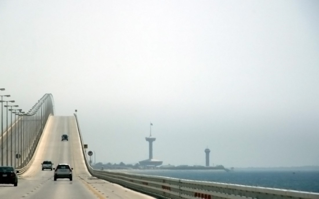 جسر الملك فهد الذي يربط السعودية بمملكة البحرين. (دارة الملك عبدالعزيز)