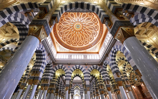 إحدى القباب المتحركة بالمسجد النبوي في المدينة المنورة. (واس)