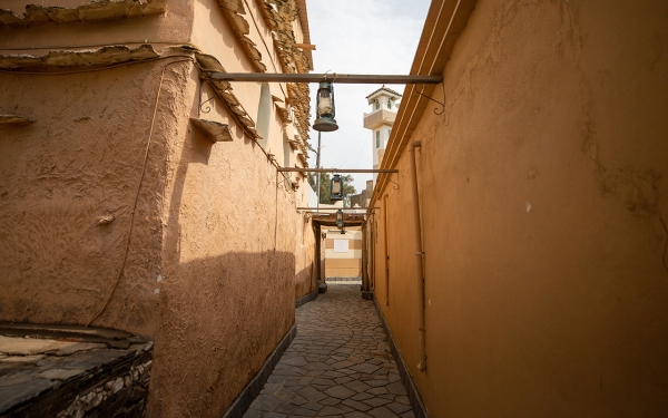 أحد أزقة حي البسطة التاريخي في مدينة أبها. (سعوديبيديا)