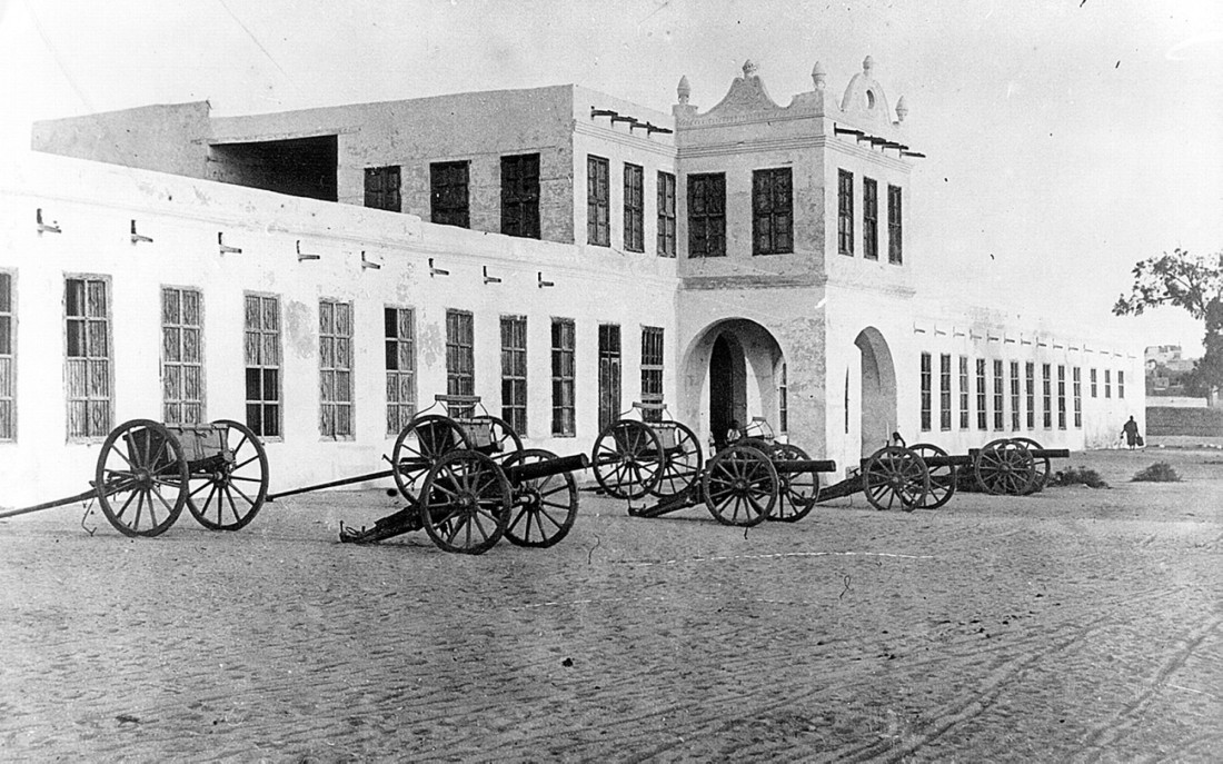 مجموعة من المباني القديمة في جدة التاريخية عام 1918م. (دارة الملك عبدالعزيز) 