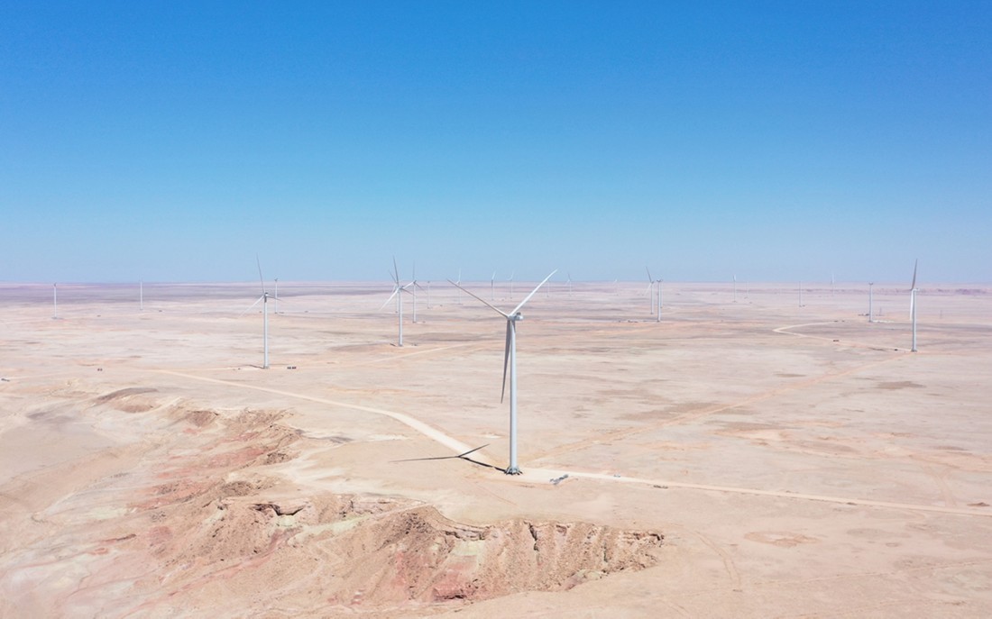 مشروع طاقة الرياح في دومة الجندل من خطط الدولة لتوفير الطاقة. (دارة الملك عبدالعزيز)