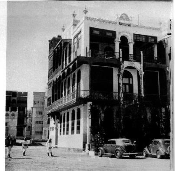أحد المباني في جدة التاريخية. (دارة الملك عبدالعزيز)