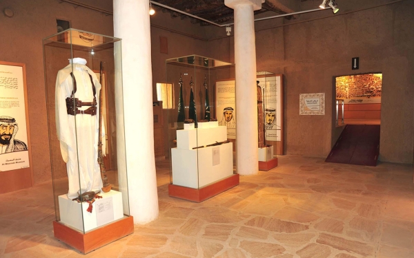 جانب من المعروضات داخل متحف قصر المصمك. (واس) 