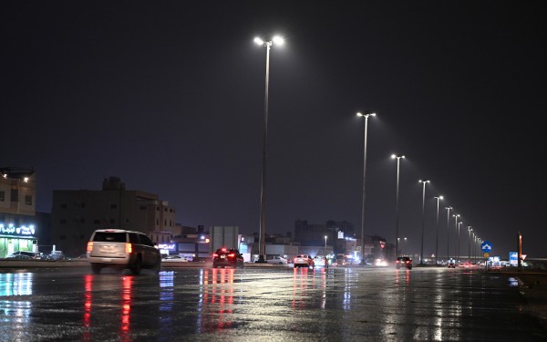 صورة لأحد الطرق في مدينة جدة أثناء هطول الأمطار. (واس)