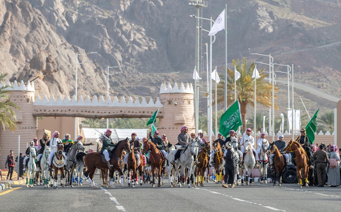 مسيرة وطنية للاحتفال بيوم التأسيس في أحد مدن السعودية. (واس)
 