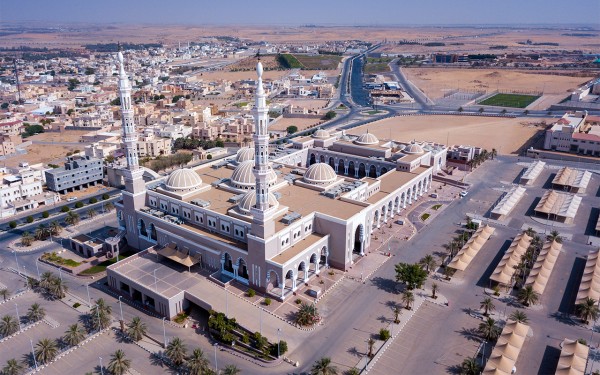 جامع الملك فهد في محافظة عيون الجواء التابعة لمنطقة القصيم. (واس)
 