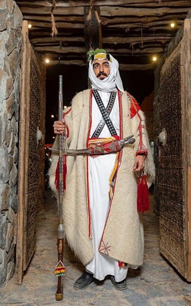 الأزياء الشعبية الرجالية في منطقة الباحة. (واس)