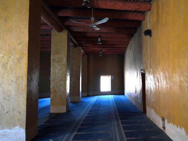 زاوية من داخل مسجد العظام في المدينة المنورة (واس).