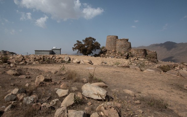 إحدى القلاع الأثرية في محافظة العيدابي الواقعة شرق منطقة جازان. (سعوديبيديا) 