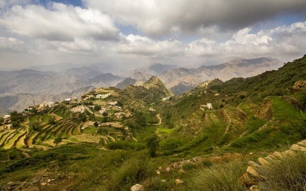 صورة من قمة أحد الجبال في محافظة العيدابي. (واس)