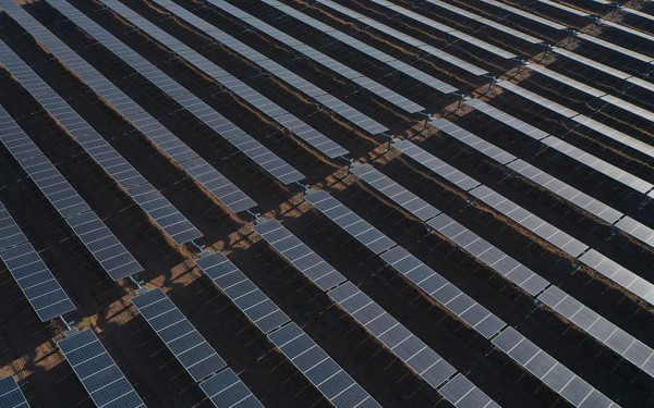 صورة لأحد مشروعات الطاقة الشمسية بالمملكة. (واس)