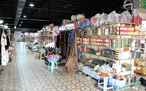 بعض ما يباع في سوق حائل الشعبي. (سعوديبيديا)