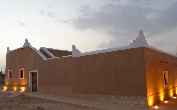 مسجد قصر الشريعة التاريخي غرب محافظة الخرج في منطقة الرياض. (سعوديبيديا)