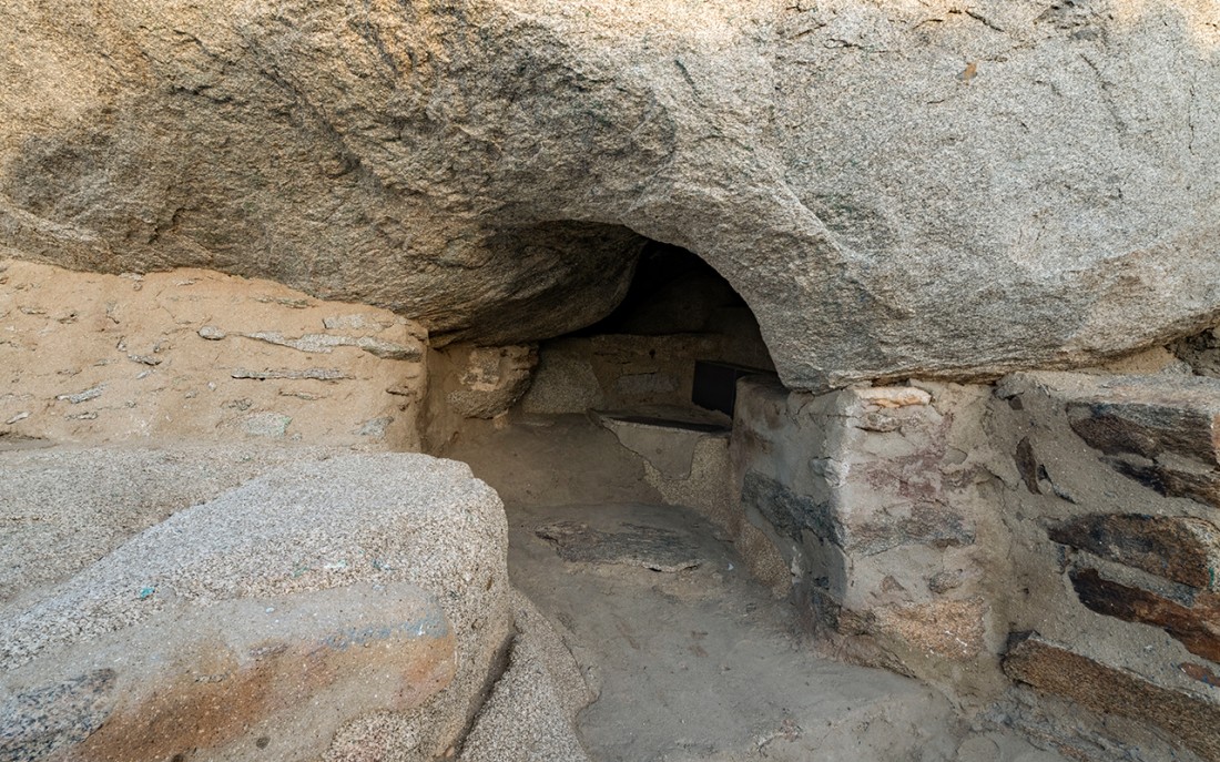 غار ثور، أحد المعالم التاريخية الإسلامية جنوب مكة المكرمة. (وزارة الثقافة)