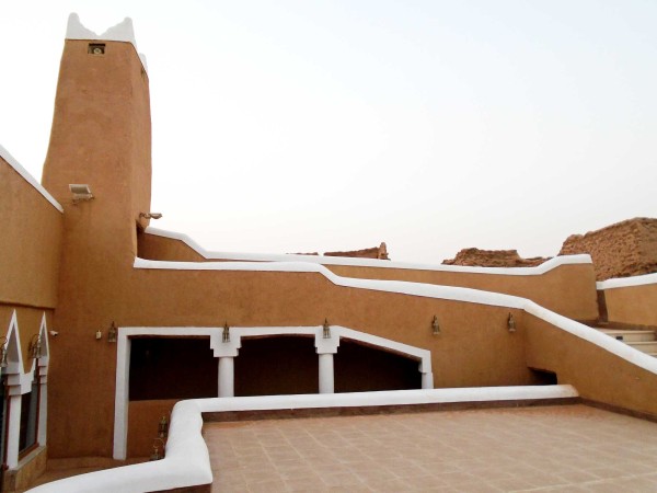 واجهة مسجد الزرقاء في بلدة ثرمداء القديمة التابعة لمحافظة مَرَات بمنطقة الرياض. (سعوديبيديا)