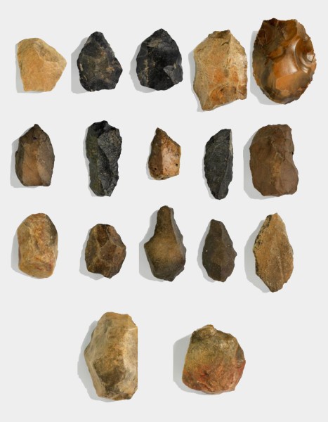 مجموعة أحجار أثرية عُثر عليها في أماكن متعددة بالمملكة العربية السعودية. (الهيئة العامة للسياحة والآثار)