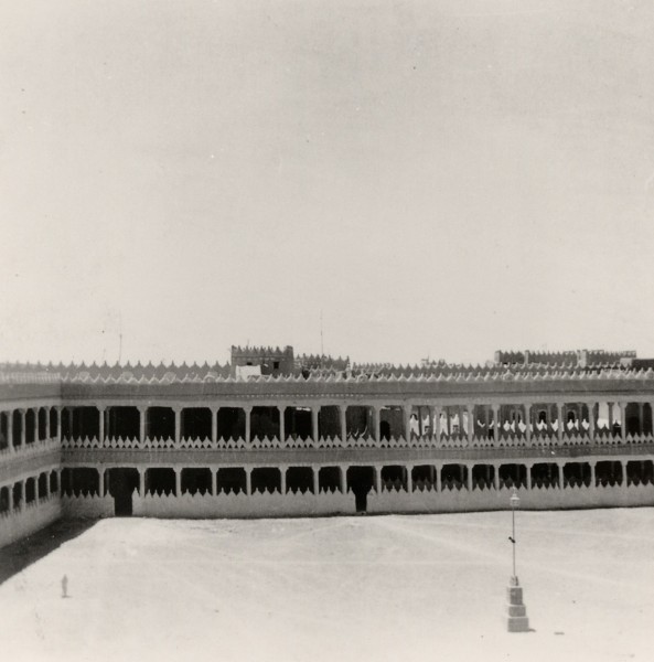 صورة تاريخية لقصر الملك عبدالعزيز في البديعة. (دارة الملك عبدالعزيز)
