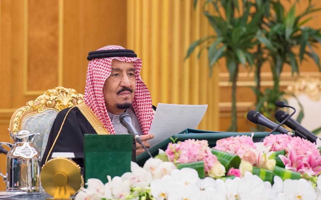 الملك سلمان يترأس جلسة مجلس الوزراء لإقرار الميزانية العامة للدولة في 17 ربيع الأول 1437هـ/28 ديسمبر 2015م. (واس)