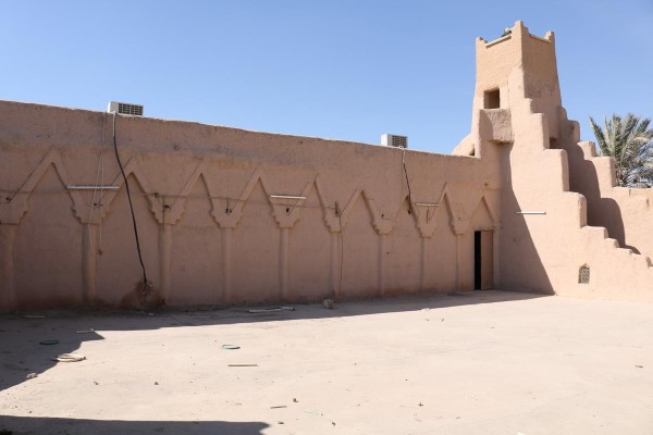 المسجد القبلي جنوب حي منفوحة بمدينة الرياض. (واس)