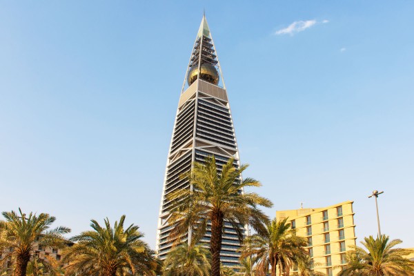 مبنى برج الفيصلية بمدينة الرياض. (DWA-1.com / Shutterstock.com)