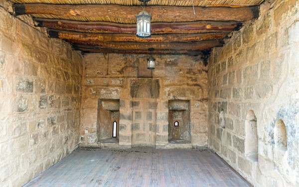صورة من داخل قلعة البلدة التراثية في محافظة الوجه. (واس)