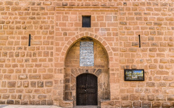 مدخل قلعة البلدة التراثية. (واس)