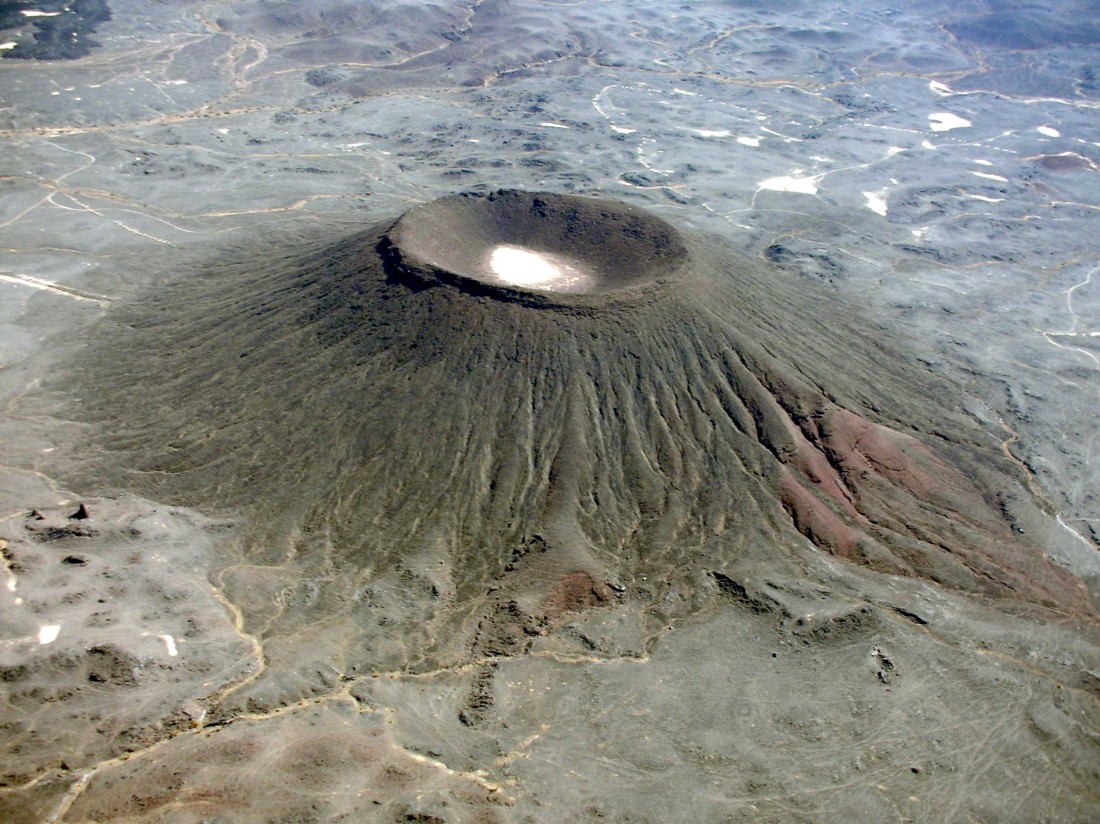 الجبل البركاني شرق جبل الملساء بمنطقة المدينة المنورة. (هيئة المساحة الجيلوجية)