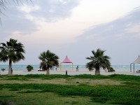 متنزهات شاطئ العقير بالأحساء. (سعوديبيديا)