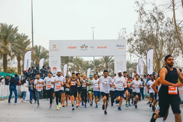عدد من المشاركين في ماراثون الرياض. (المركز الاعلامي للاتحاد السعودي للرياضة للجميع)