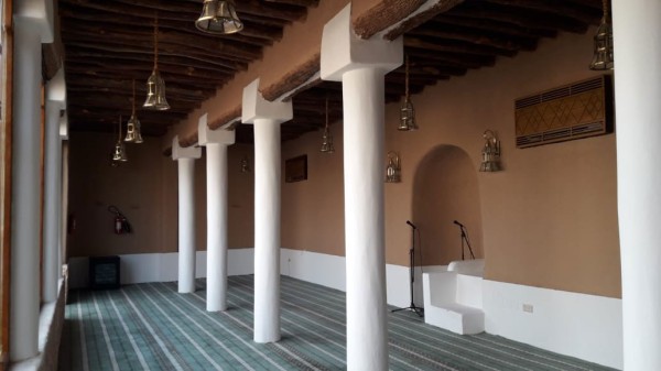 مسجد الجلعود في الداخل في قرية سميراء بمنطقة حائل. (سعوديبيديا)