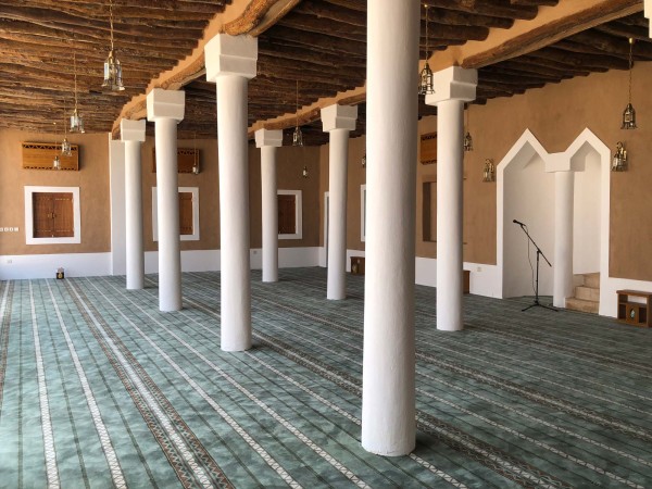 صورة من داخل جامع عقلة الصقور التاريخي. (سعوديبيديا) 