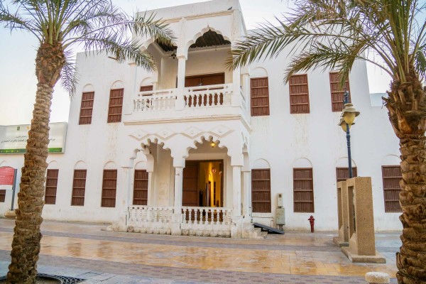 واجهة مبنى المدرسة الأميرية في الأحساء. (سعوديبيديا)