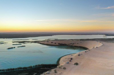 صورة جوية لبحيرة الأصفر في محافظة الأحساء. (سعوديبيديا)