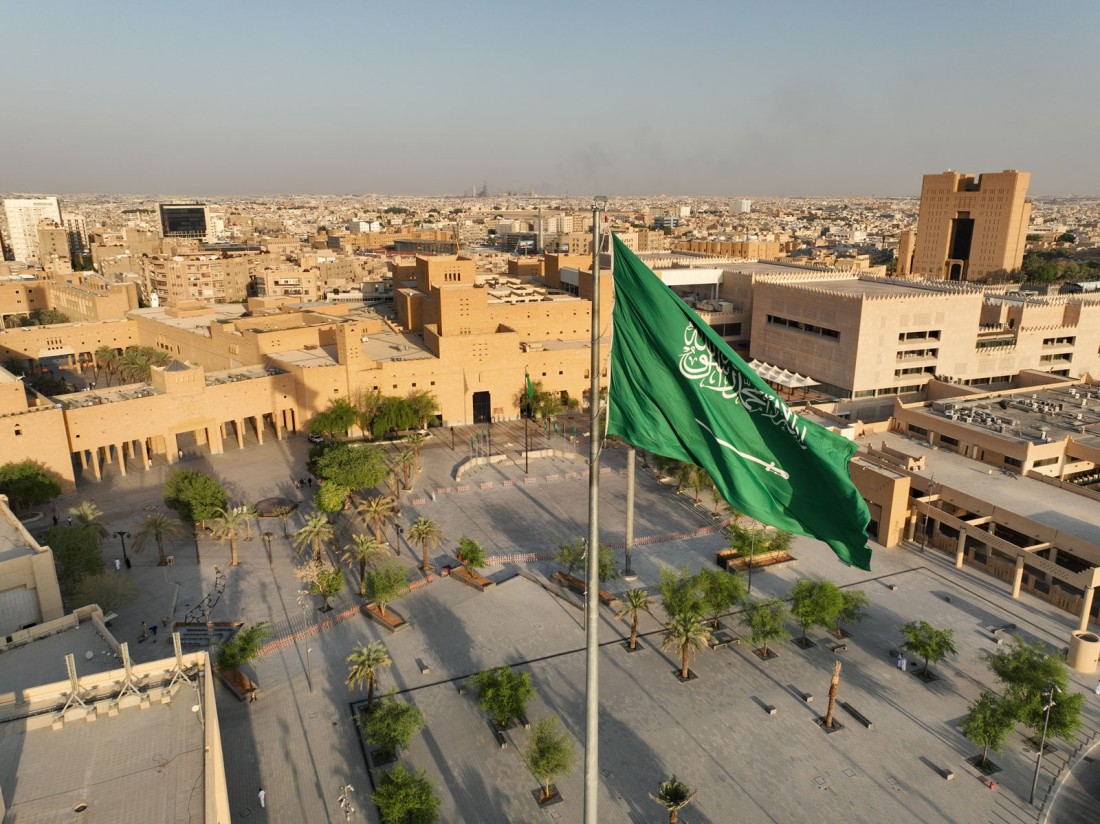 سارية العلم في ساحة قصر الحكم بالرياض. (سعوديبيديا)