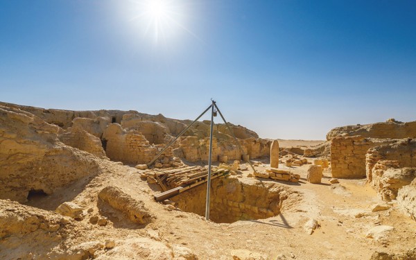آبار وأدوات أثرية في قرية الفاو بمحافظة وادي الدواسر. (هيئة التراث)