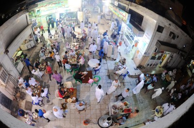 سوق الطباخة الشعبي أحد الوجهات السياحية بالمدينة المنورة. (واس)