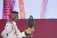 أحد المشاركين في مهرجان الملك عبدالعزيز للصقور. (المركز الإعلامي لنادي الصقور السعودي)