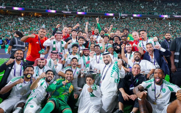 فرحة لاعبي النادي الأهلي بالتتويج ببطولة دوري أبطال آسيا للنخبة. (المركز الإعلامي للنادي الأهلي)