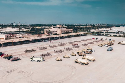 عرض عسكري في قاعدة الملك عبدالعزيز البحرية بالجبيل. (المركز الإعلامي لوزارة الدفاع)