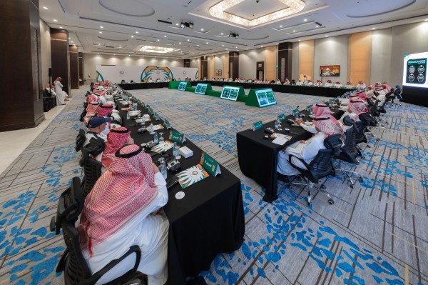 فريق عمل مشروع توثيق تاريخ كرة القدم السعودية. (المركز الإعلامي للاتحاد السعودي لكرة القدم)